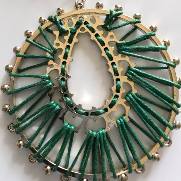 Green round thread drop earrings - Picture 5 of 7